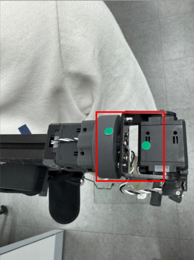 Correct alignment of the Leader joint stickers (view 1)