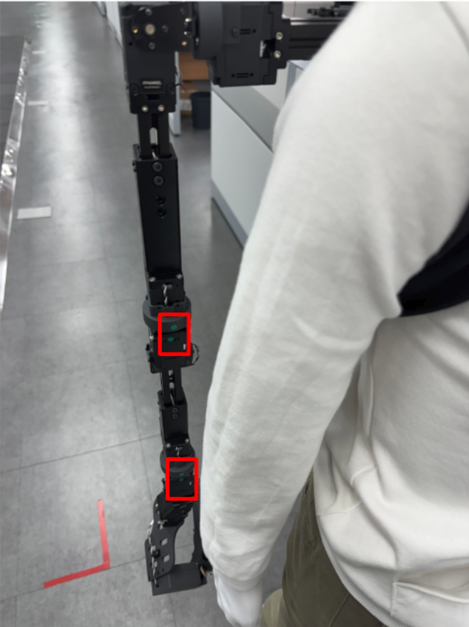Correct alignment of the Leader joint stickers (view 2)