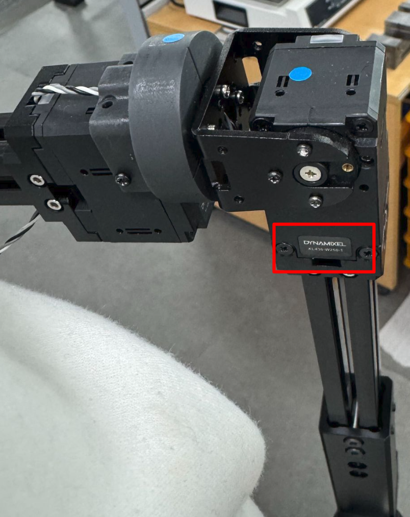 Correct alignment of the Leader joint stickers (view 3)